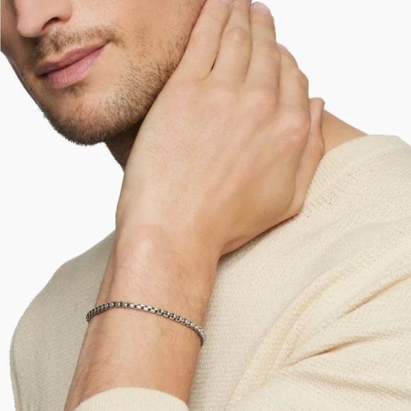 David Yurman BOX CHAIN BRACELET
Sterling Silver, 3.6mm - Picture 3 of 4